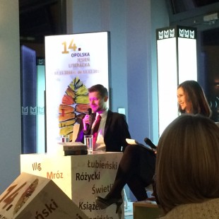 „Gasić obecne pożary, potem przejmować się tymi, które dopiero wybuchną”, czyli inspirujące spotkanie z autorem  kryminałów – Remigiuszem Mrozem.