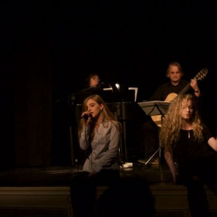 Koncert jesienny na dwa świerszcze i wiatr w kominie