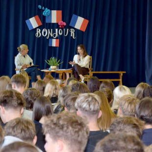 Od marzeń do pasji – Spotkania z Anną Kowalską – absolwentką I LO i korespondentką TVP Info w Paryżu