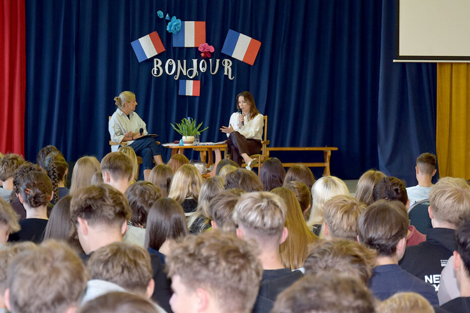 Od marzeń do pasji – Spotkania z Anną Kowalską – absolwentką I LO i korespondentką TVP Info w Paryżu