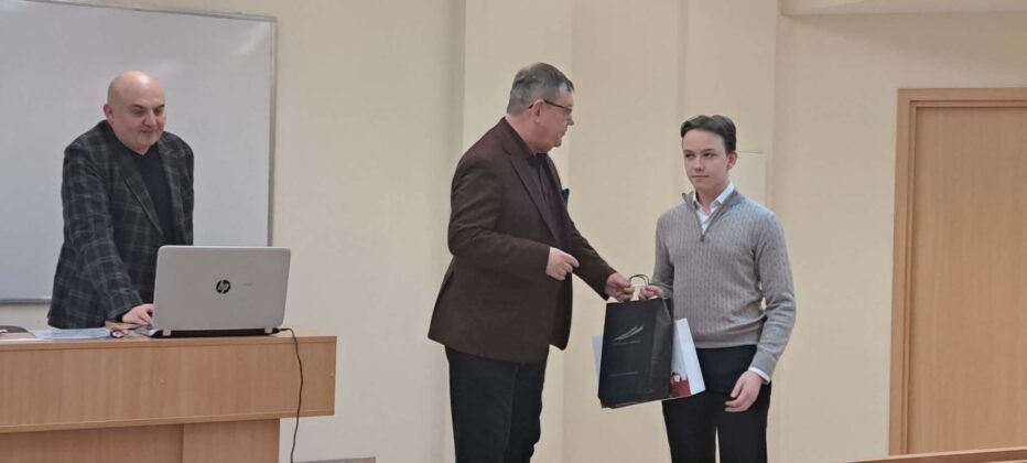 Paweł Wcisło w finale Olimpiady Wiedzy o Polsce i Świecie Współczesnym!