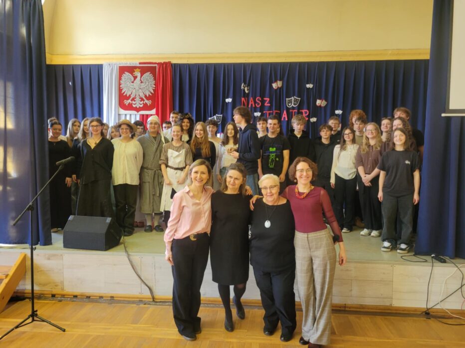 „Teatr mój widzę ogromny” i … różnorodny